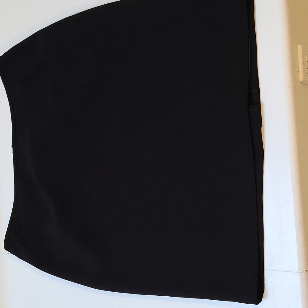Jones Studio separates black classy 100% polyester skirt, knee length, zipper sl
